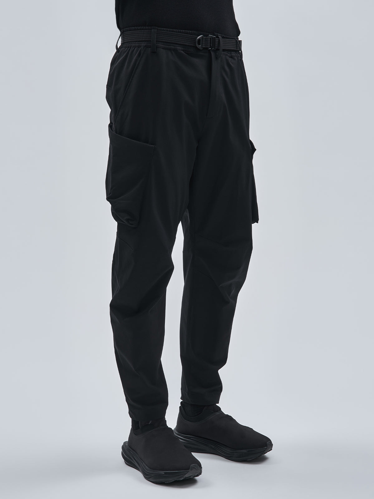 ARBENI CARGO PANTS BLACK