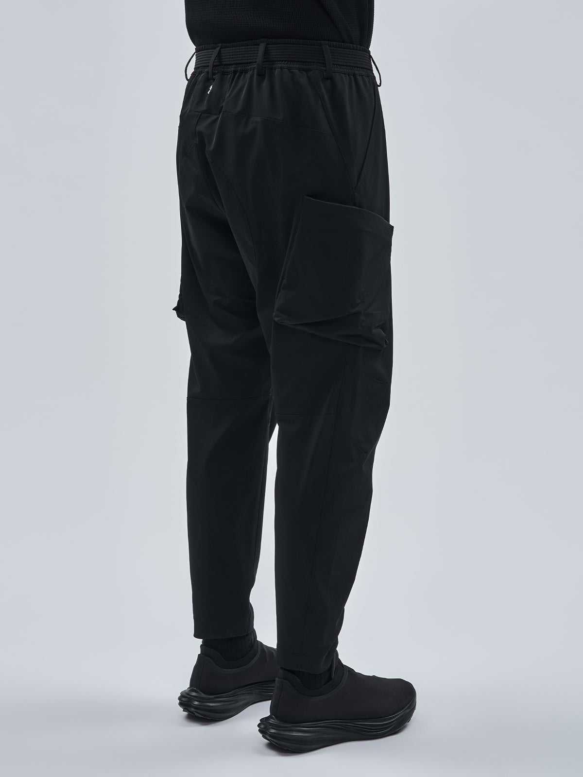 ARBENI CARGO PANTS BLACK