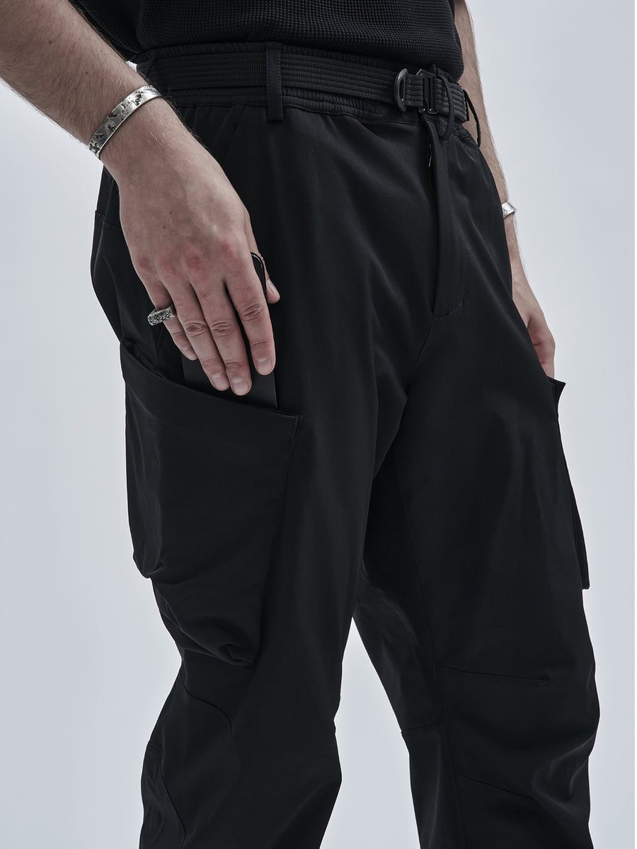 Drop pocket hidden behind cargo pocket