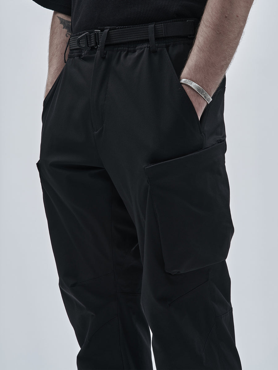 Elasticated waistband with belt loops and front hand pocket
