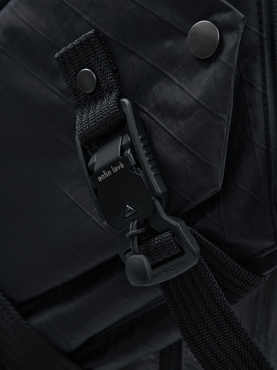 Fidlock buckle closure