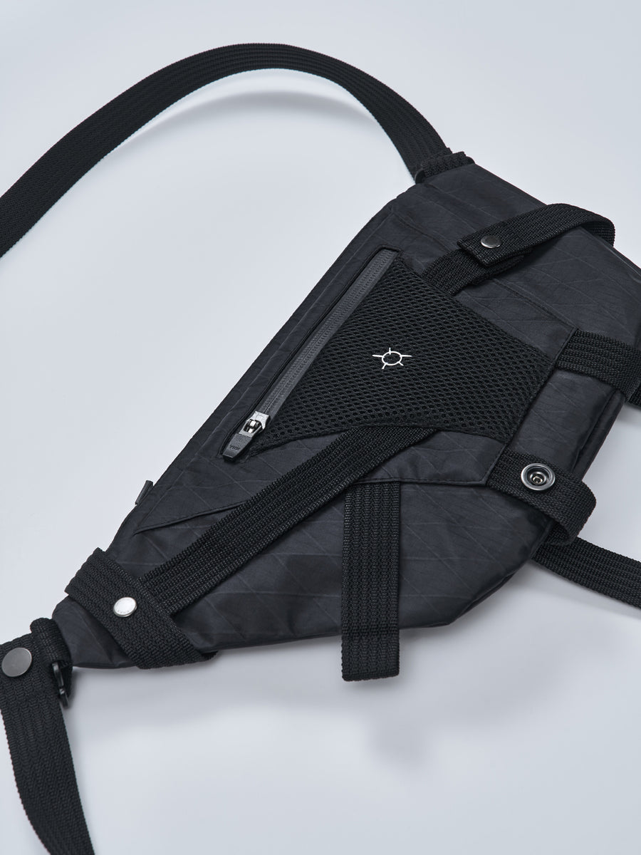 Breathable mesh back panel with zipped pocket