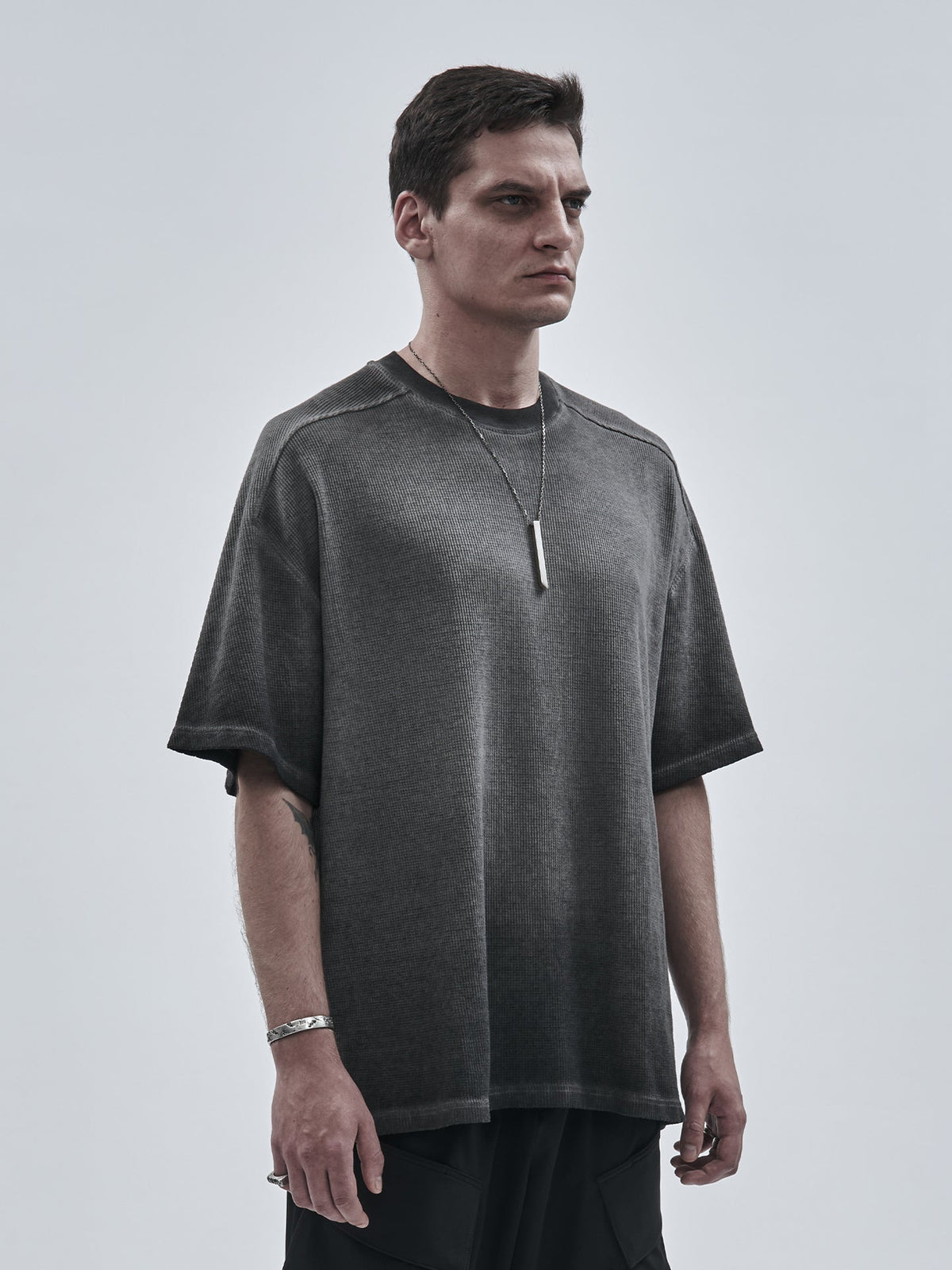 ELZARI TEE GREY
