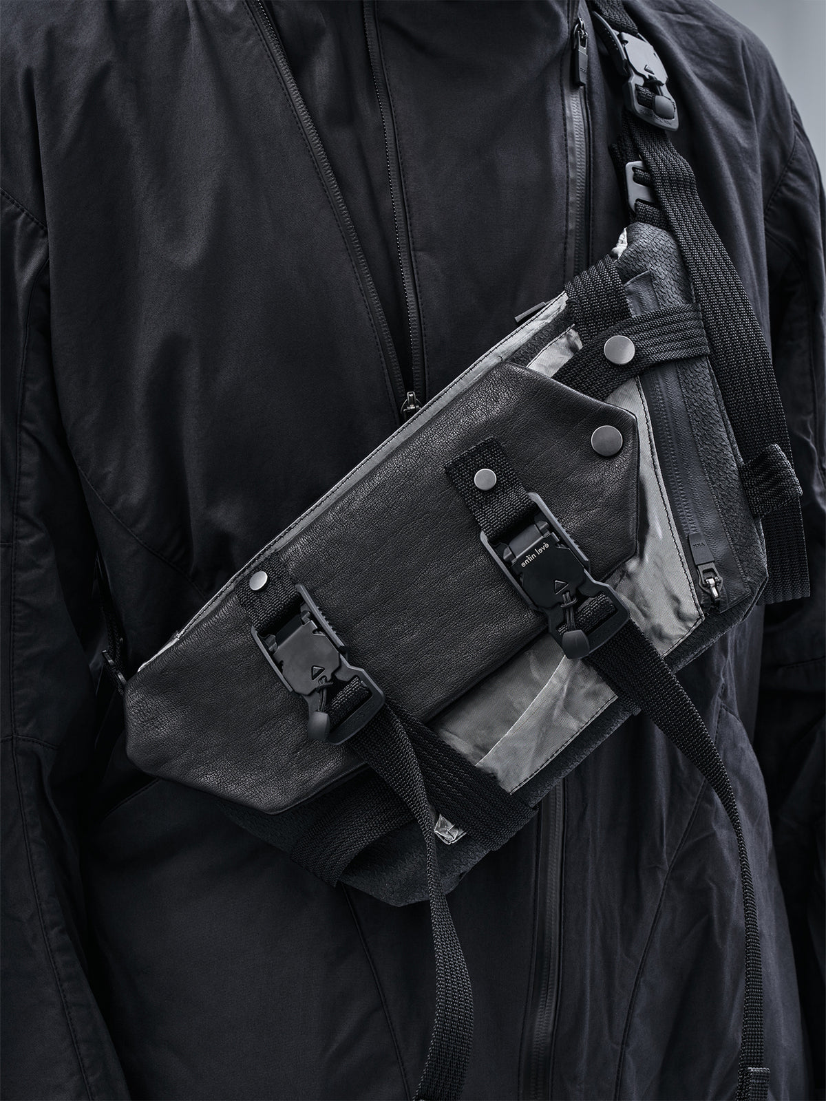 erein bag schoeller metal / kangaroo leather / kevlar
