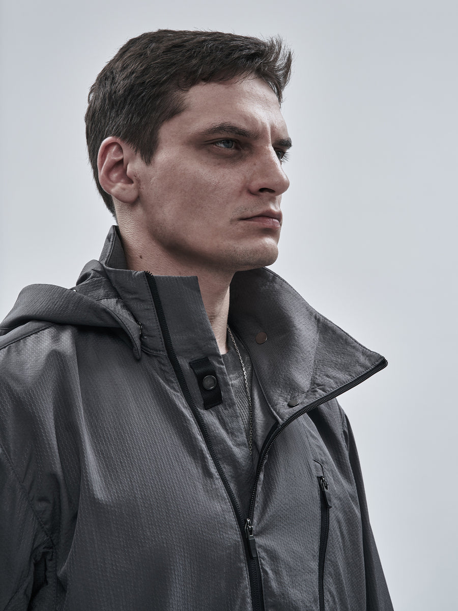 Asymmetrical collar construction