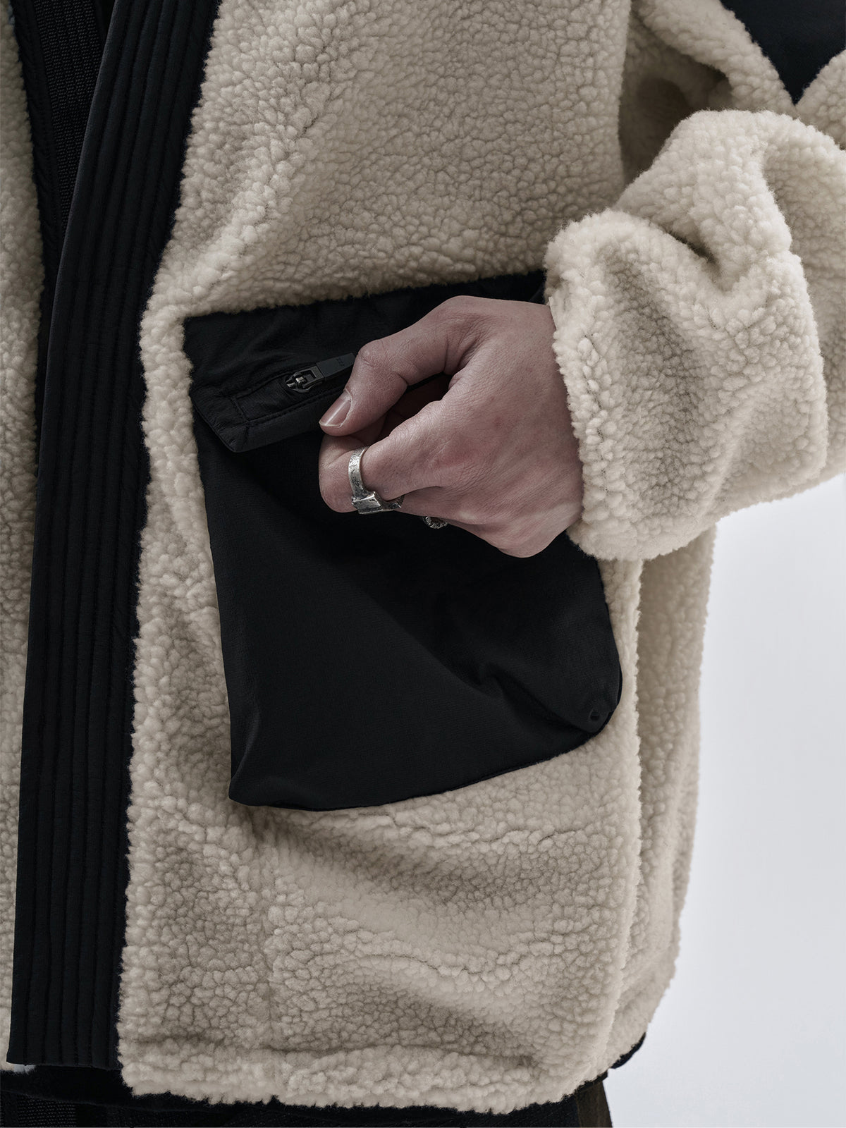 mendix noragi merino wool sherpa off white / black