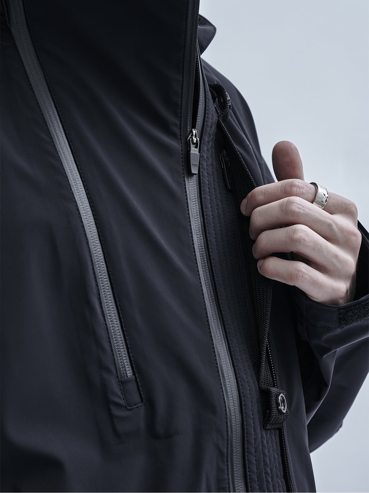 enfin levé - uhain graphene shell jacket