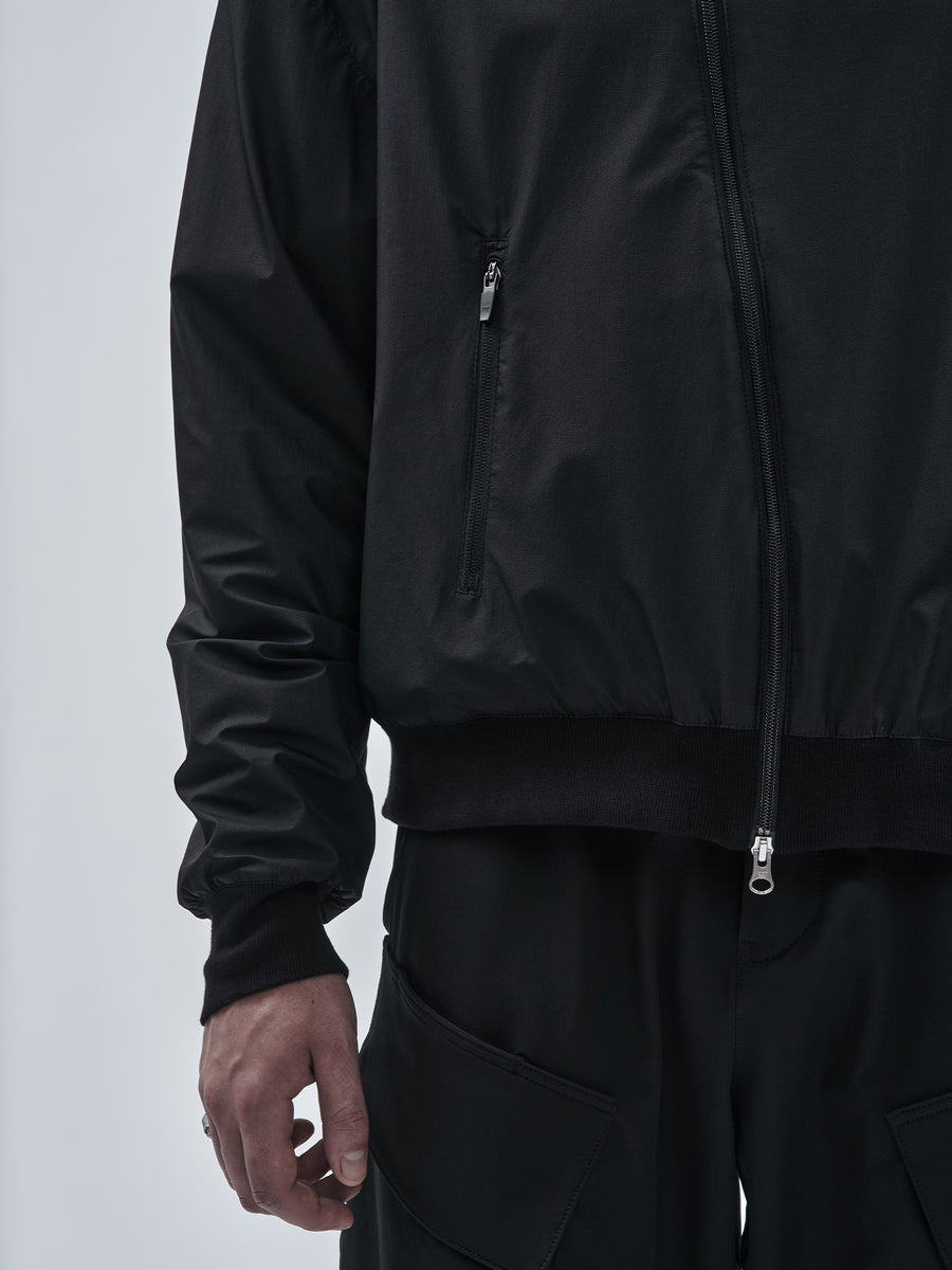 Zipped side pocket and ribbed cuff