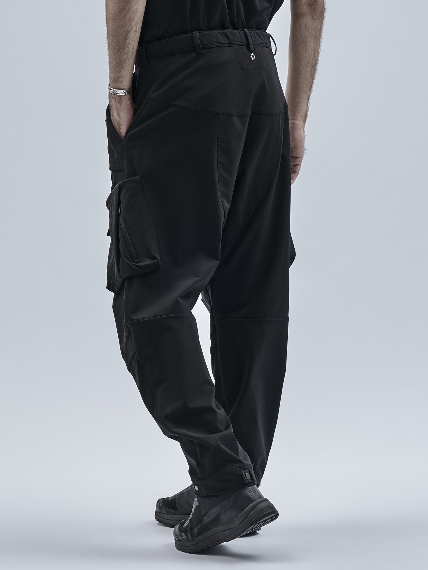 loratu cargo pants (XX) schoeller dryskin black – enfin levé