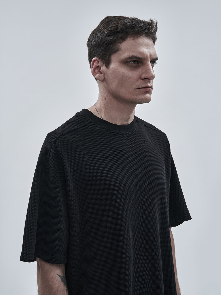 Ribbed crew neckline