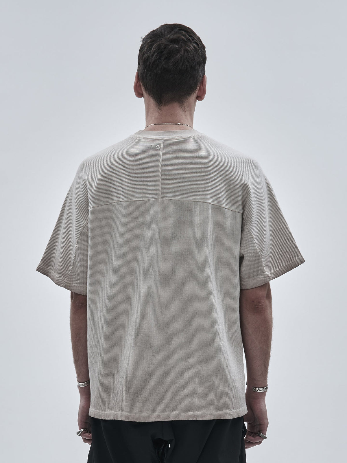 ELZARI TEE WEATHERED STONE