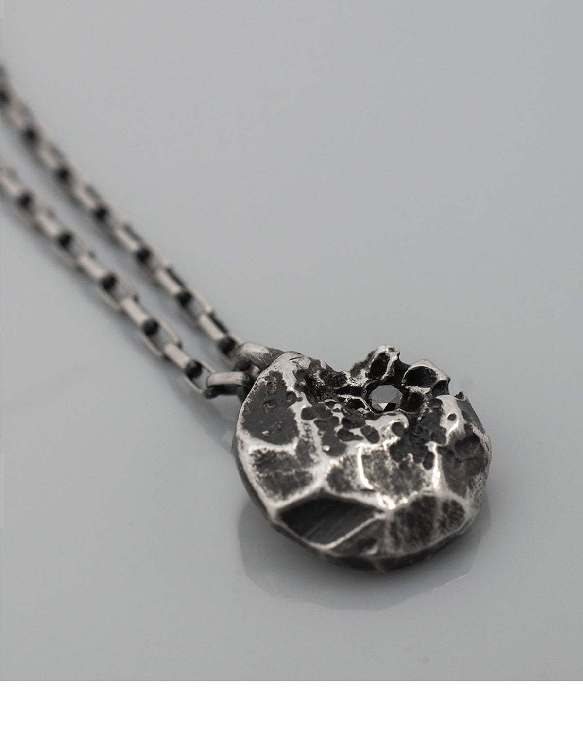 ataun pendant