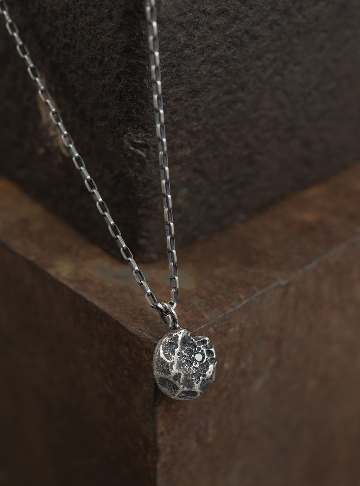 ataun pendant