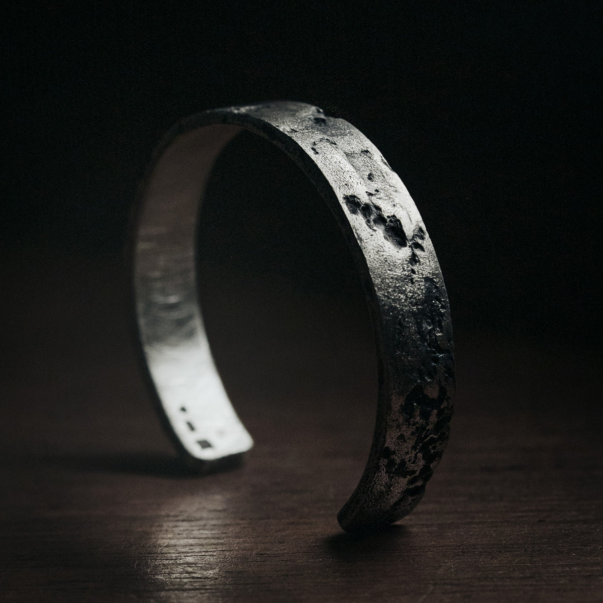 errail cuff
