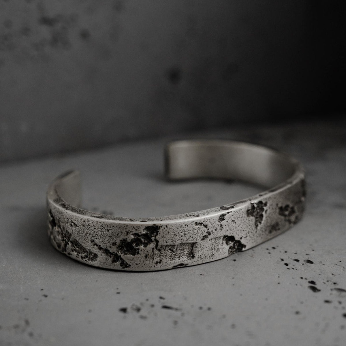 errail cuff