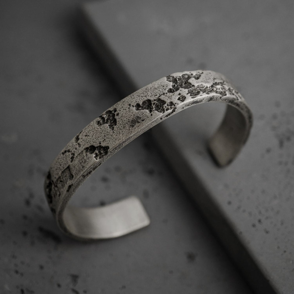 errail cuff