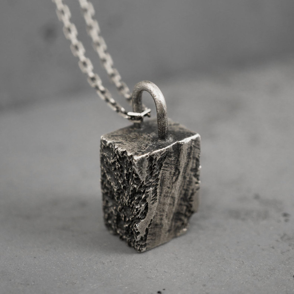 izoztu pendant
