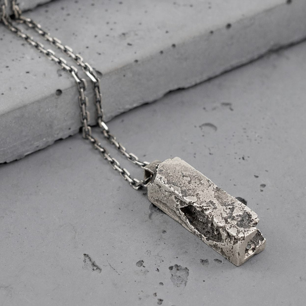 mendeko pendant
